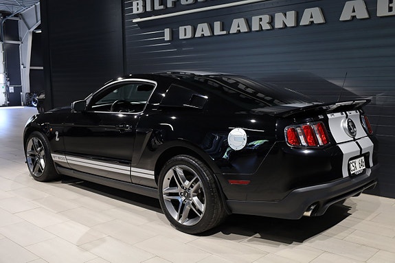 Ford Mustang 4 of 5