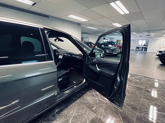 Ford S-MAX 8 of 26