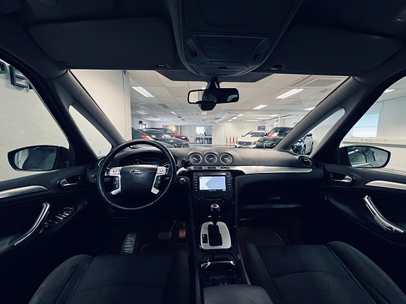 Ford S-MAX 9 of 26