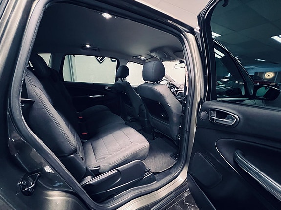 Ford S-MAX 11 of 26