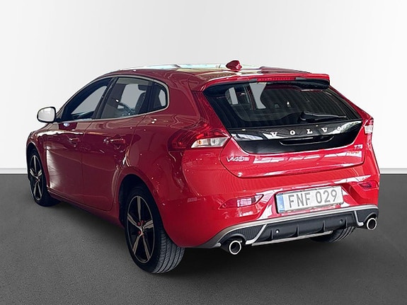 Volvo V40 2 of 5
