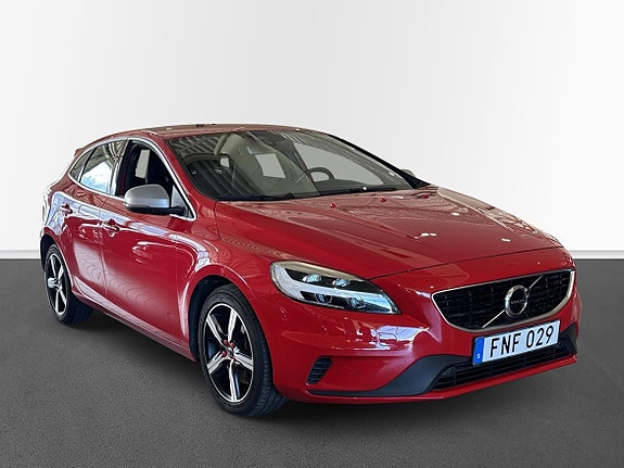 Volvo V40 3 of 5