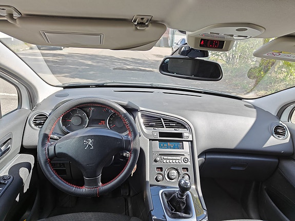 Peugeot 5008 3 of 5