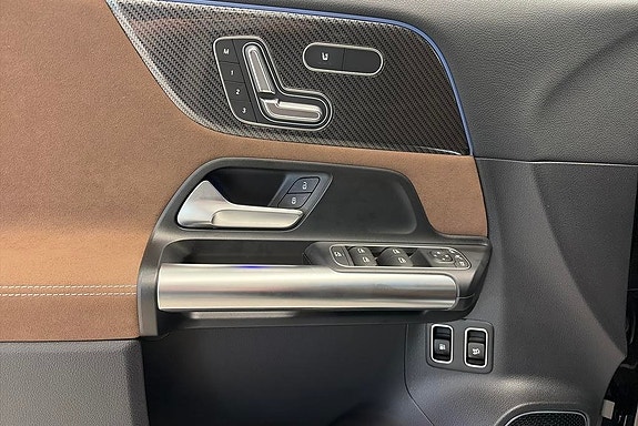 Mercedes-Benz GLA250 e 16 of 17