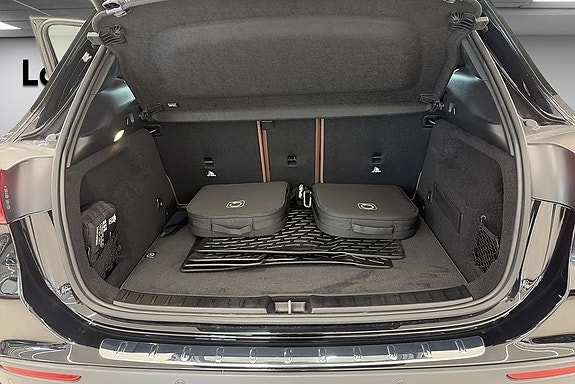 Mercedes-Benz GLA250 e 14 of 17