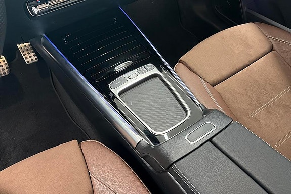 Mercedes-Benz GLA250 e 12 of 17