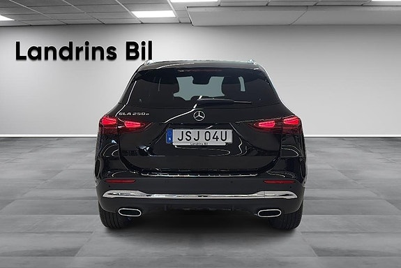Mercedes-Benz GLA250 e 5 of 17