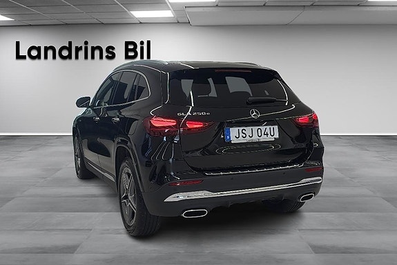 Mercedes-Benz GLA250 e 6 of 17