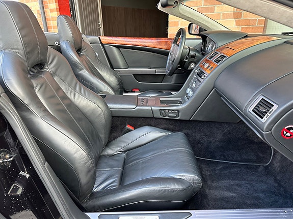 Aston Martin DB9 12 of 26