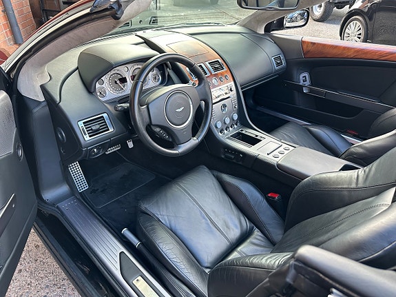 Aston Martin DB9 13 of 26