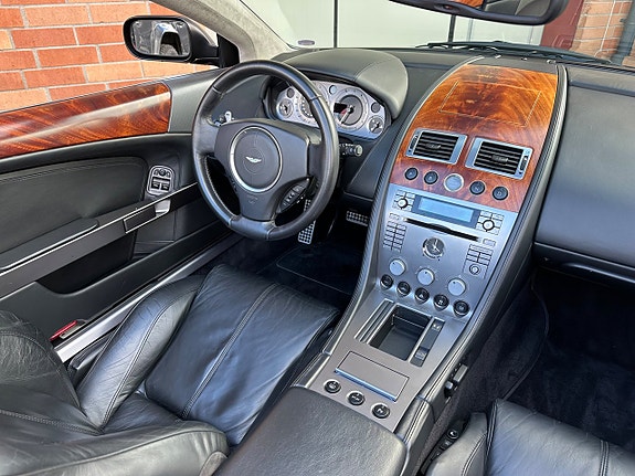 Aston Martin DB9 11 of 26