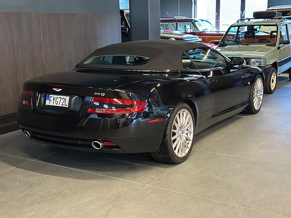Aston Martin DB9 3 of 5