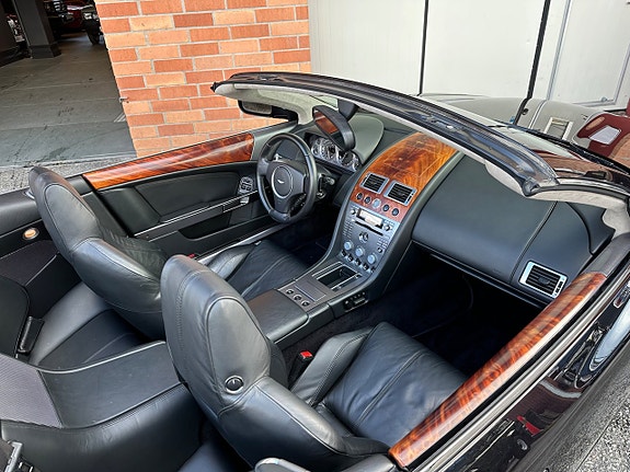 Aston Martin DB9 9 of 26