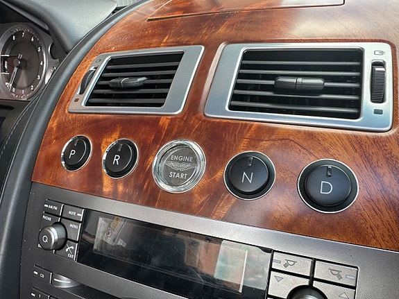 Aston Martin DB9 17 of 26