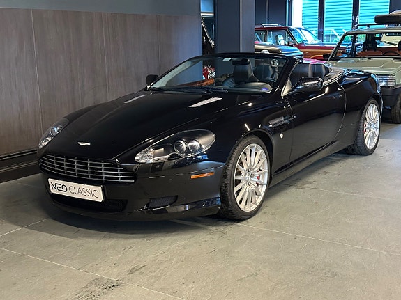Aston Martin DB9 2 of 5