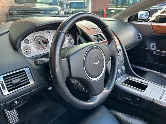 Aston Martin DB9 21 of 26