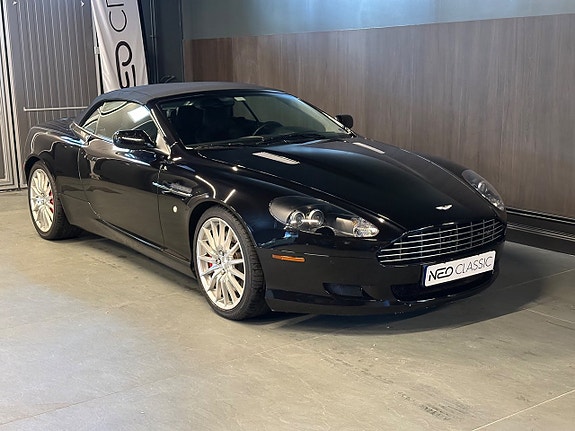 Aston Martin DB9 4 of 5