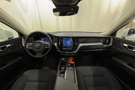 Volvo XC60 13 of 25