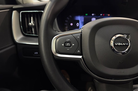 Volvo XC60 10 of 25