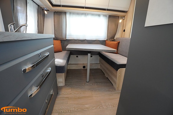 Hobby 400 SFe De Luxe 2 of 16