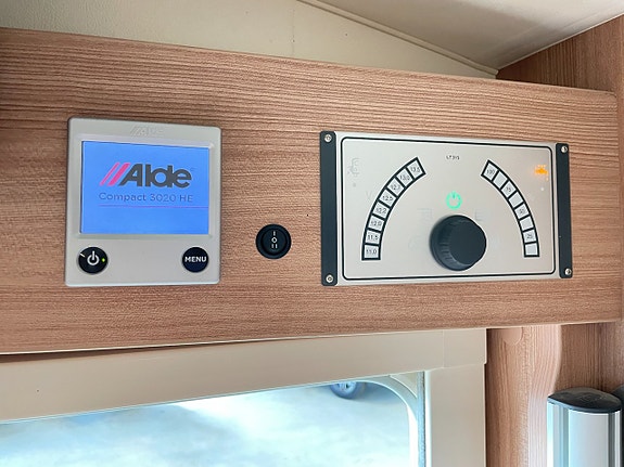 Knaus 650 Sky Wave /ALDE/Taksäng/Solcell/Cykelställ/Markis/150hk 20 of 21