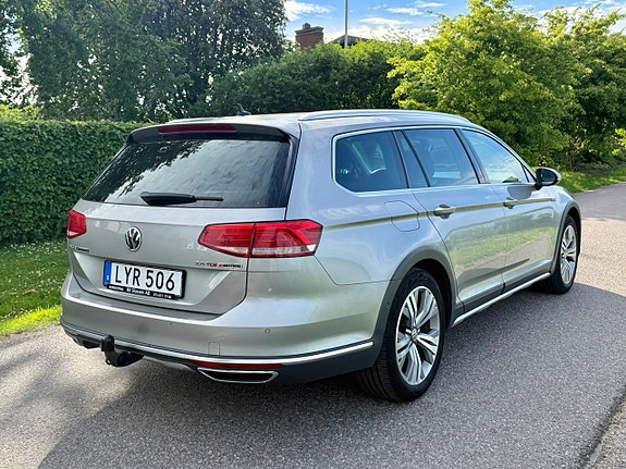 Volkswagen Passat Alltrack 3 of 5