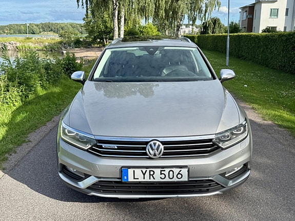 Volkswagen Passat Alltrack 4 of 5