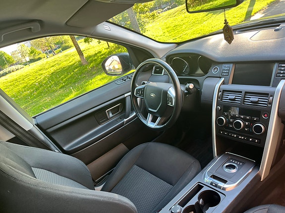 Land Rover Discovery Sport 3 of 5