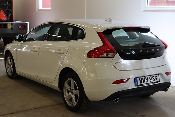 Volvo V40 2 of 25