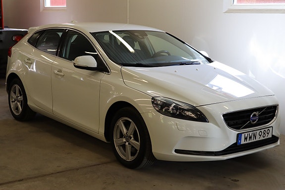 Volvo V40 3 of 25