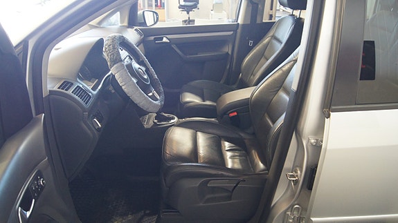 Volkswagen Touran 5 of 5