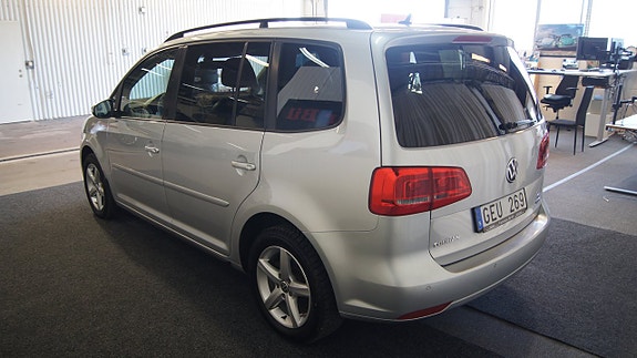 Volkswagen Touran 3 of 5