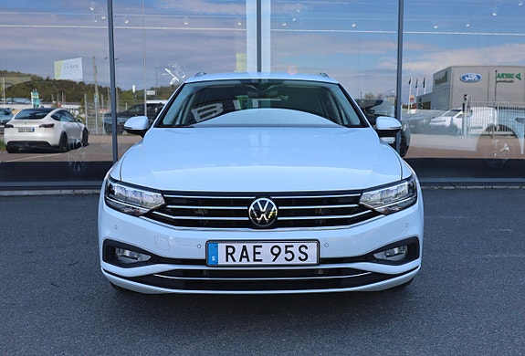 Volkswagen Passat 2 of 5