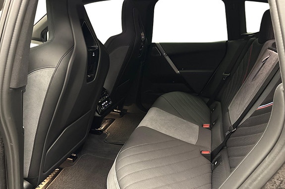 BMW iX 9 of 14