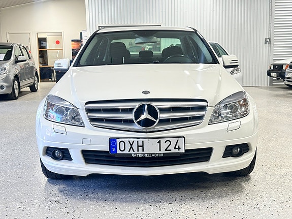 Mercedes-Benz C180 2 of 5