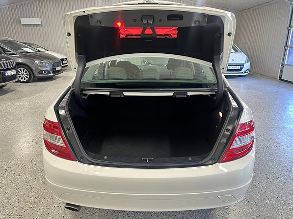 Mercedes-Benz C180 24 of 30