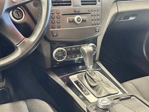 Mercedes-Benz C180 18 of 30