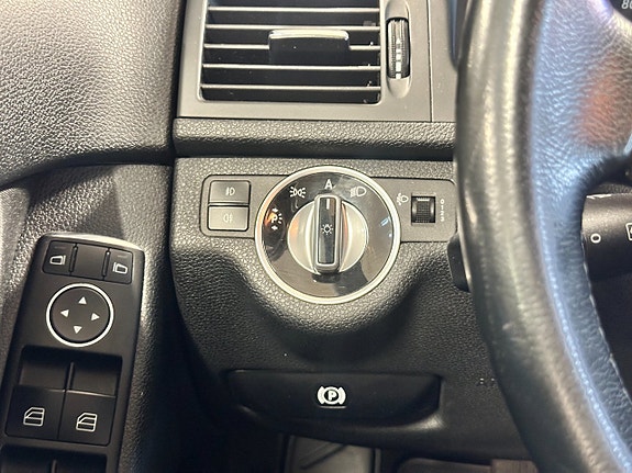 Mercedes-Benz C180 17 of 30