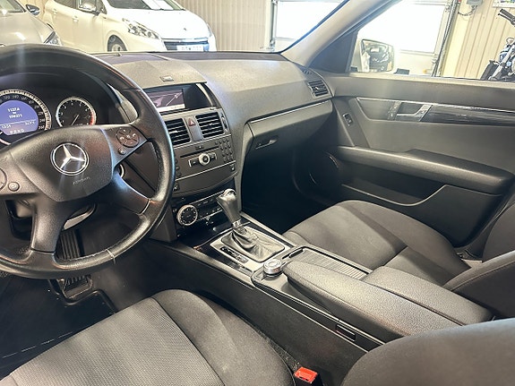 Mercedes-Benz C180 25 of 30