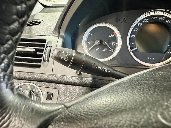 Mercedes-Benz C180 22 of 30