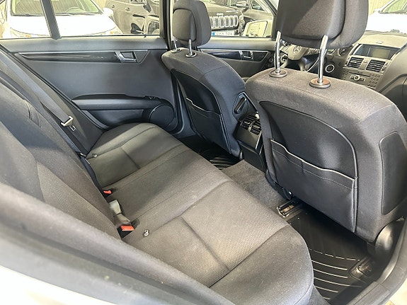 Mercedes-Benz C180 19 of 30