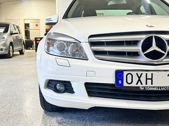 Mercedes-Benz C180 11 of 30