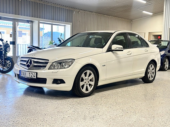 Mercedes-Benz C180 3 of 5