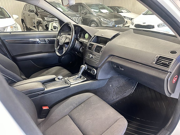 Mercedes-Benz C180 20 of 30