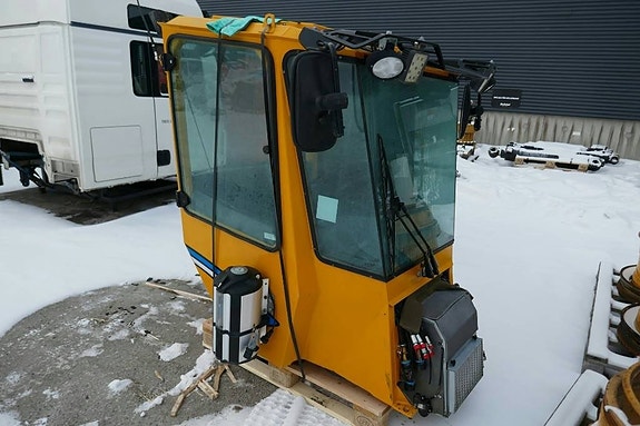 Wille 665-C34-3B, Hytt