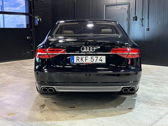 Audi S8 5 of 27