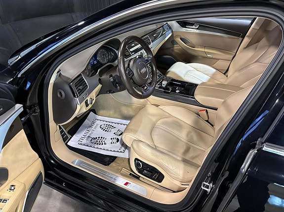 Audi S8 7 of 27