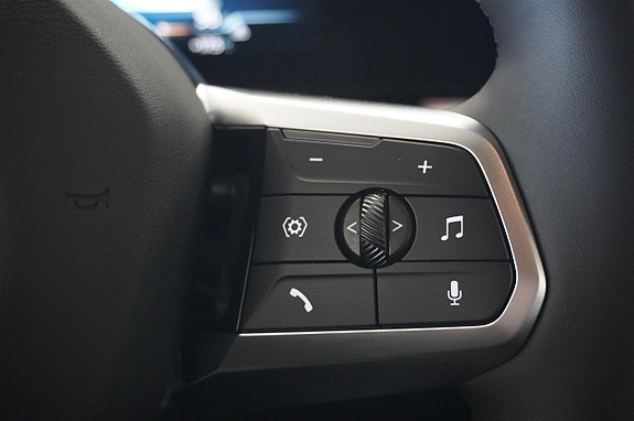 BMW iX2 16 of 19