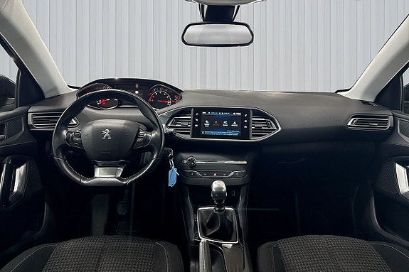 Peugeot 308 9 of 18