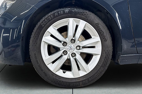 Peugeot 308 8 of 18